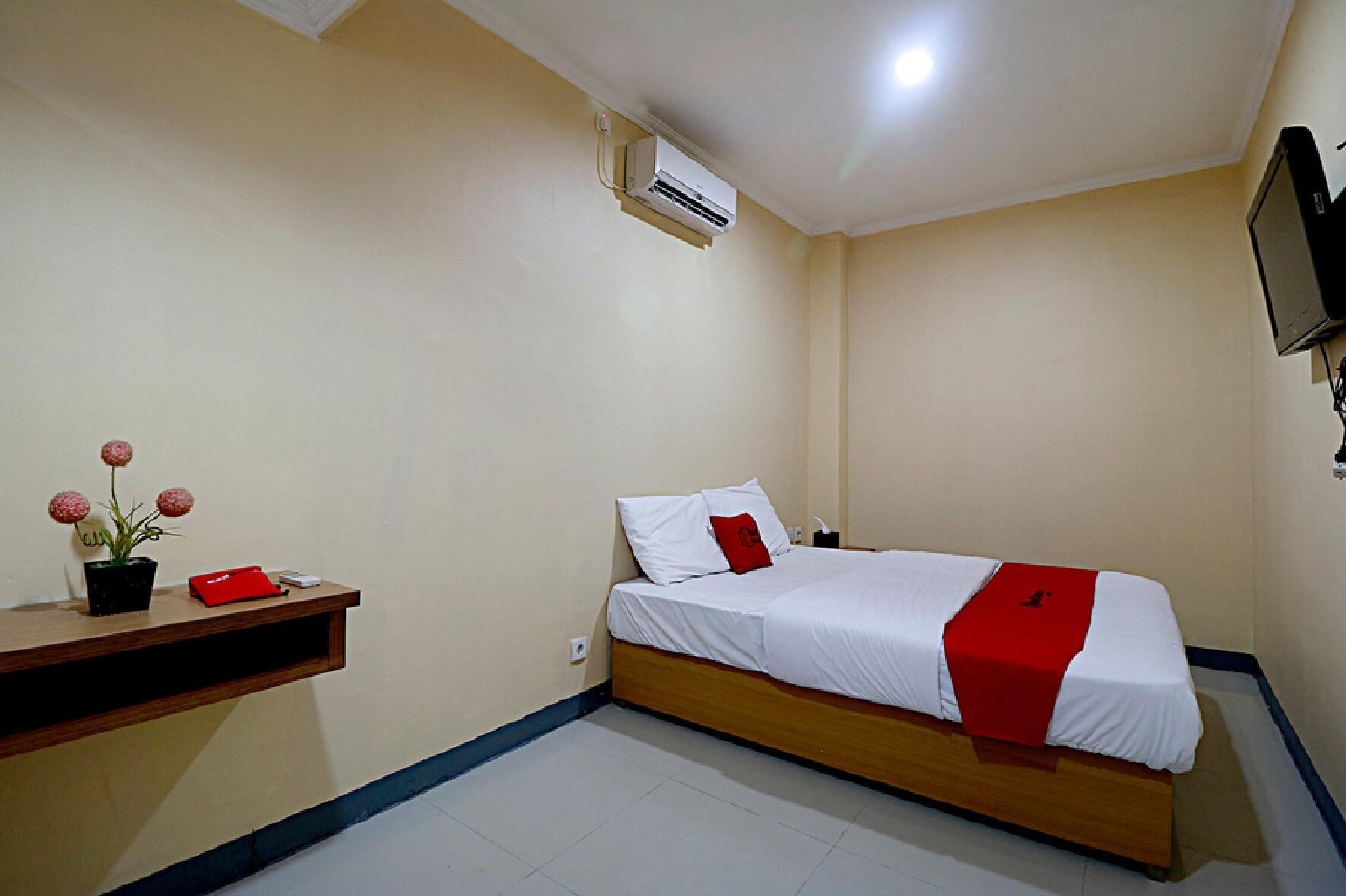 Reddoorz Near Itc Cempaka Mas Hotel Jakarta Buitenkant foto