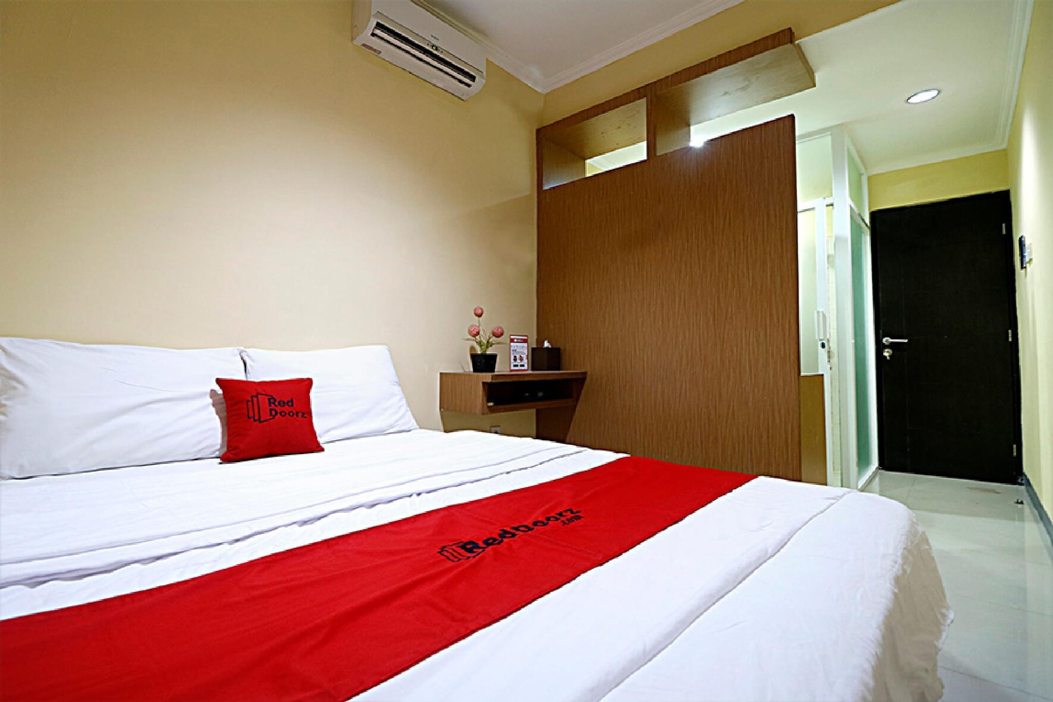 Reddoorz Near Itc Cempaka Mas Hotel Jakarta Buitenkant foto