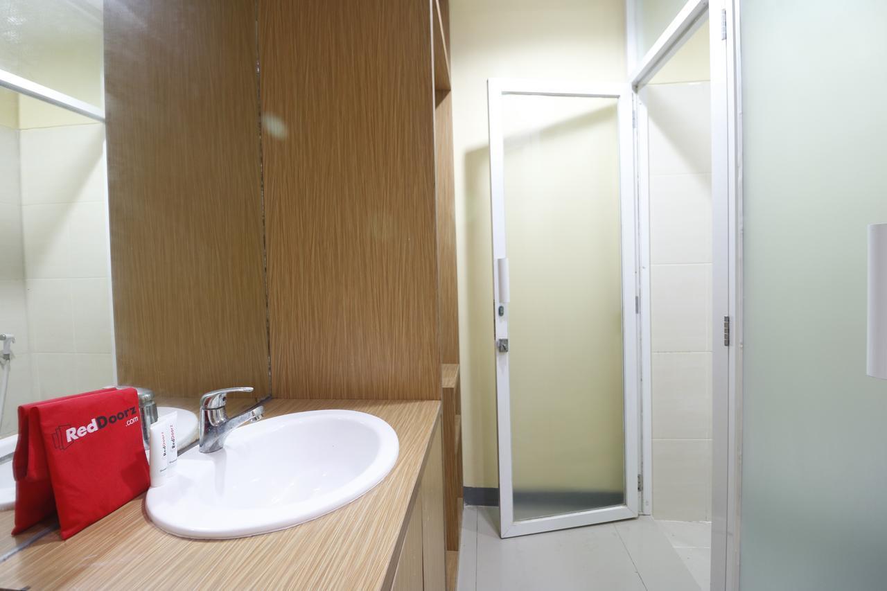 Reddoorz Near Itc Cempaka Mas Hotel Jakarta Buitenkant foto