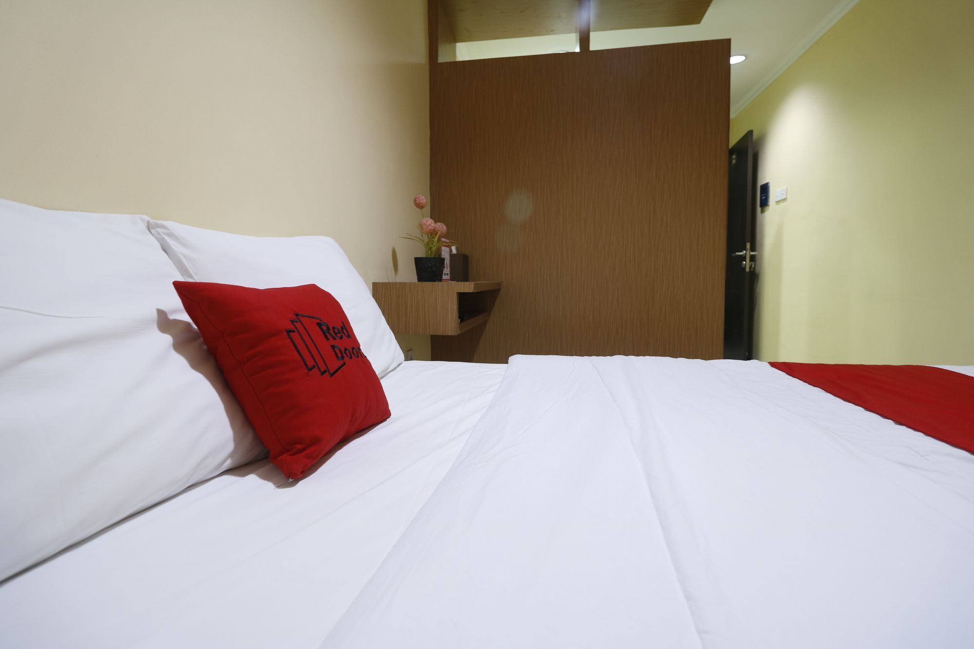Reddoorz Near Itc Cempaka Mas Hotel Jakarta Buitenkant foto