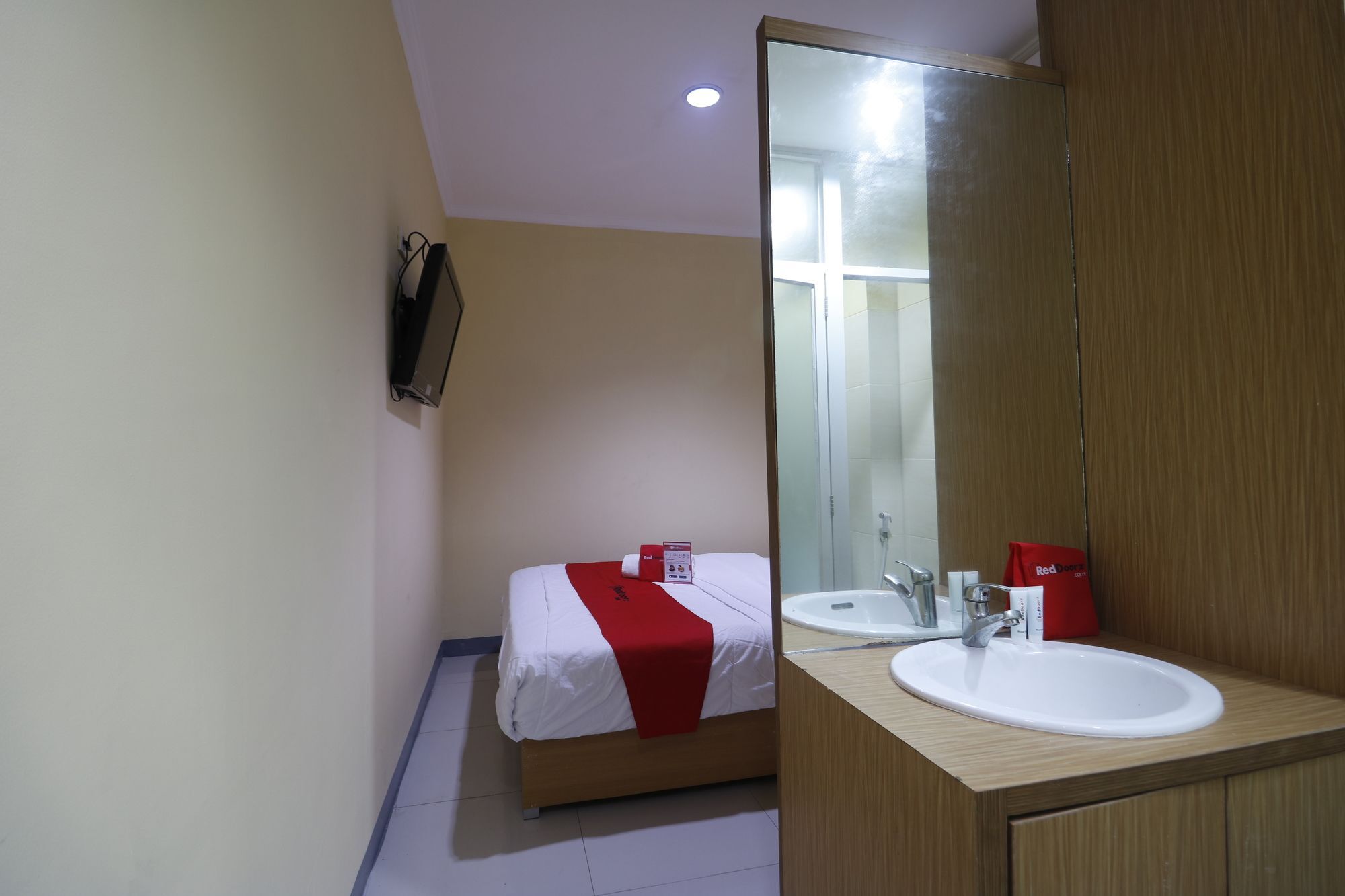 Reddoorz Near Itc Cempaka Mas Hotel Jakarta Buitenkant foto